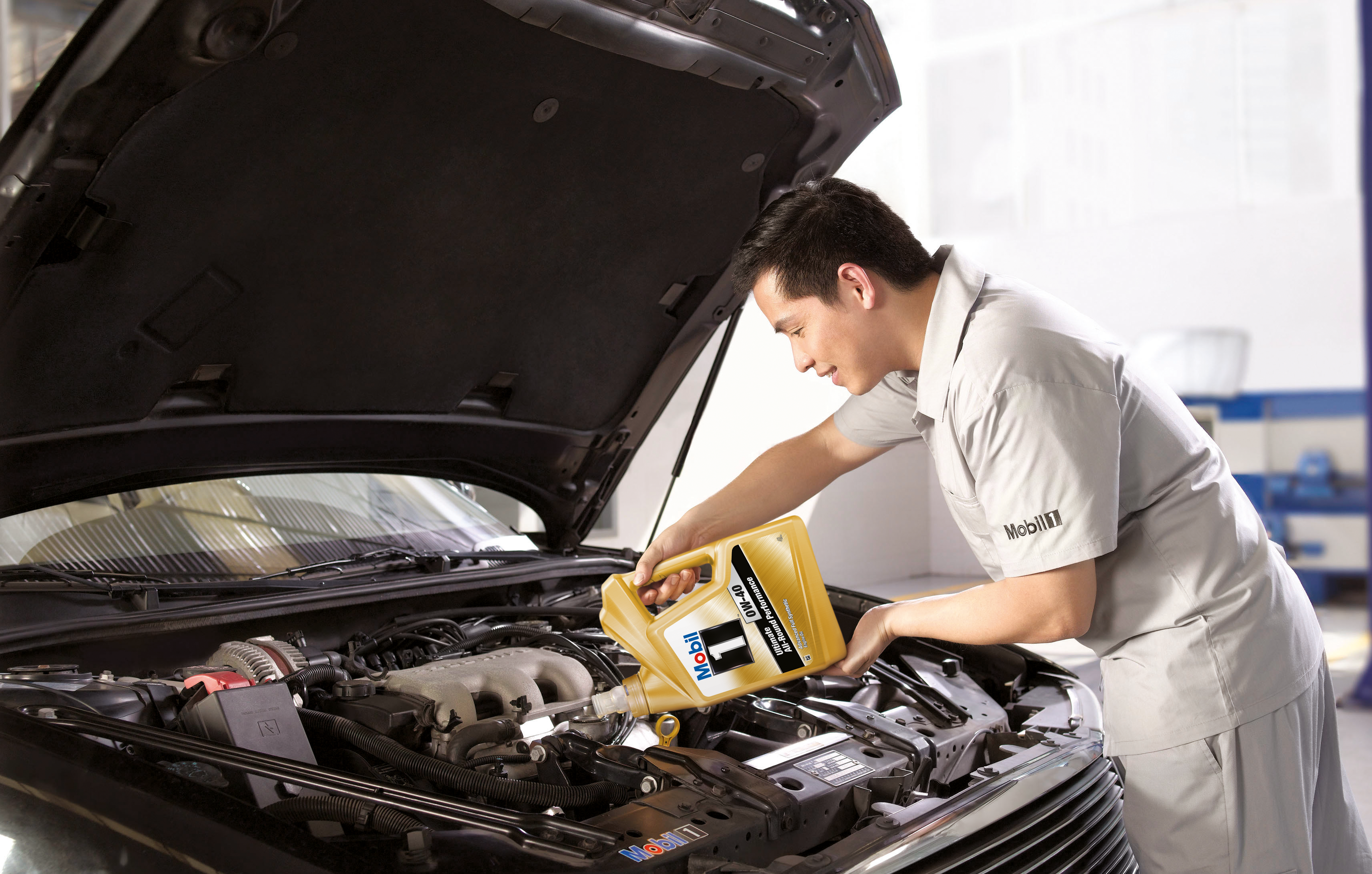 Engine oil 101 - Choosing the right oil for your car